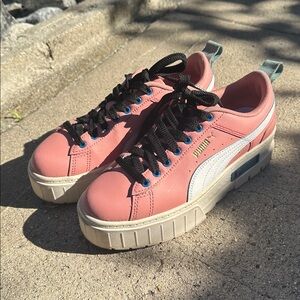 Rare Puma Mayze Womens Platform Sneakers in Pink and White, Size 7